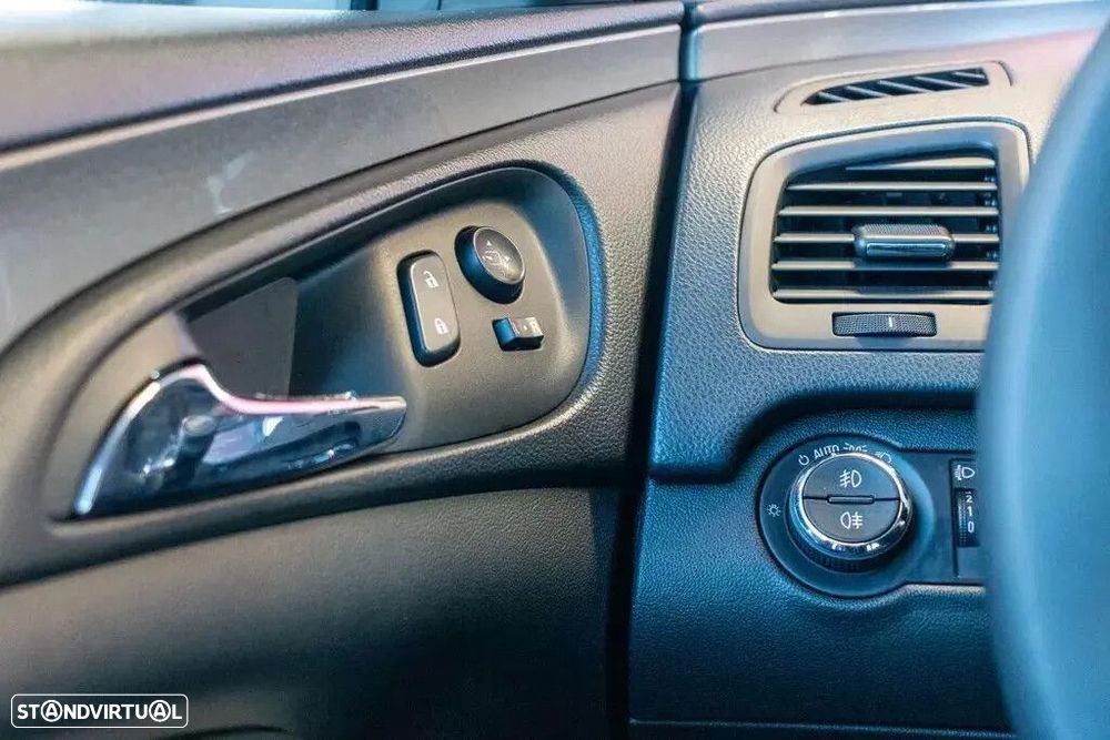 Opel Insignia Sports Tourer - 11