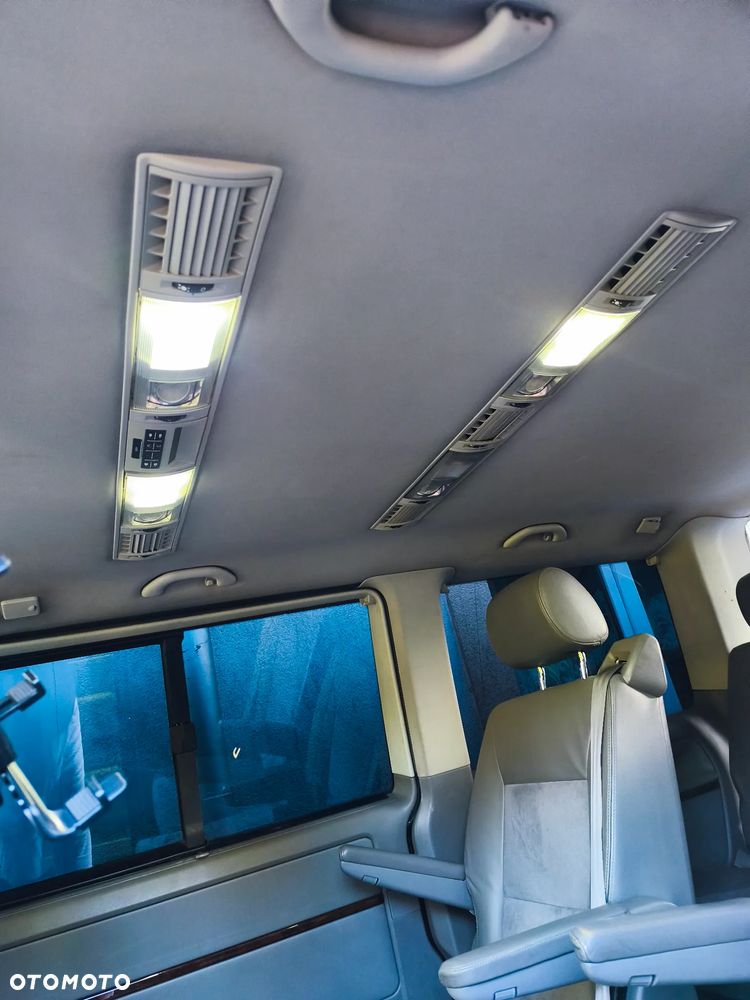 Volkswagen Multivan - 25
