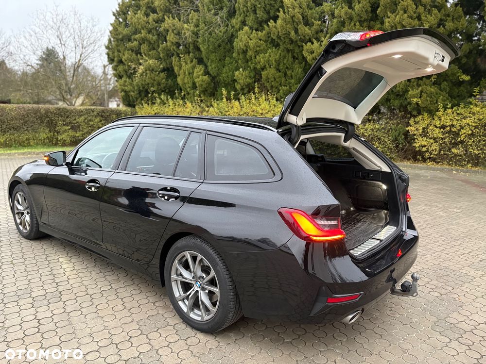 BMW Seria 3 320d Sport Line - 13