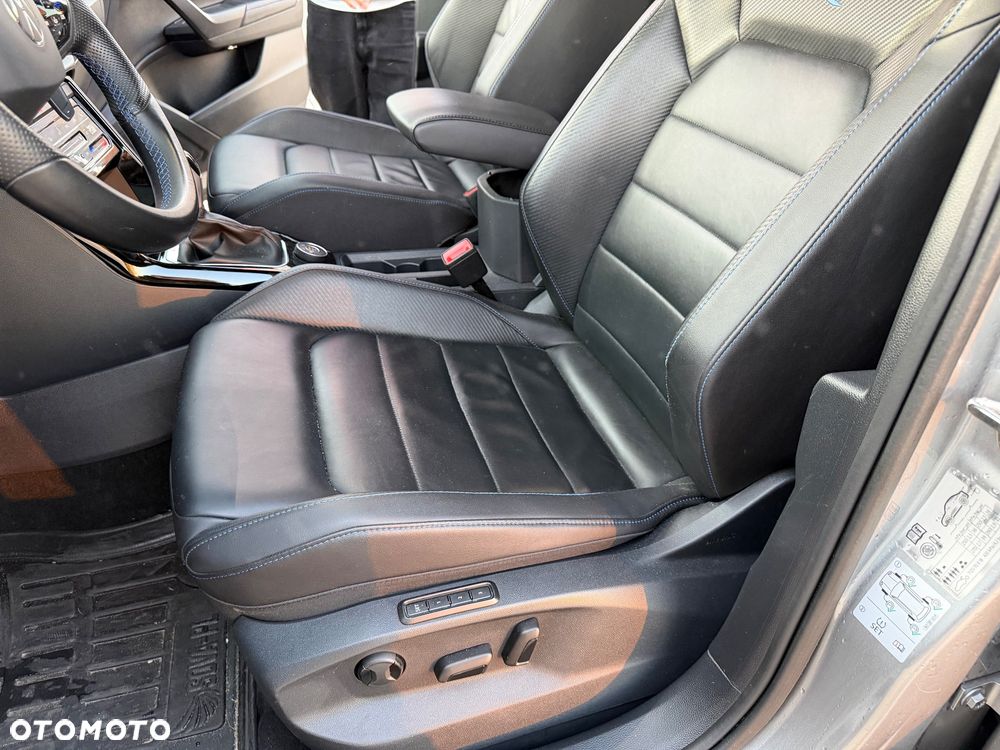Volkswagen T-Roc - 8