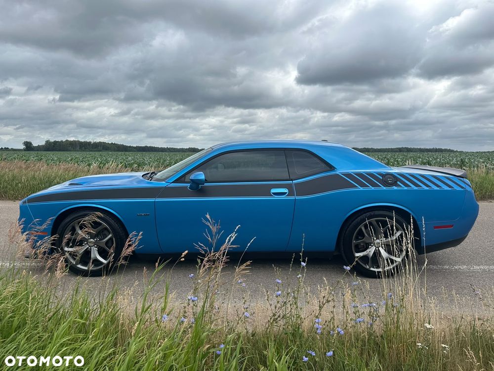 Dodge Challenger - 8