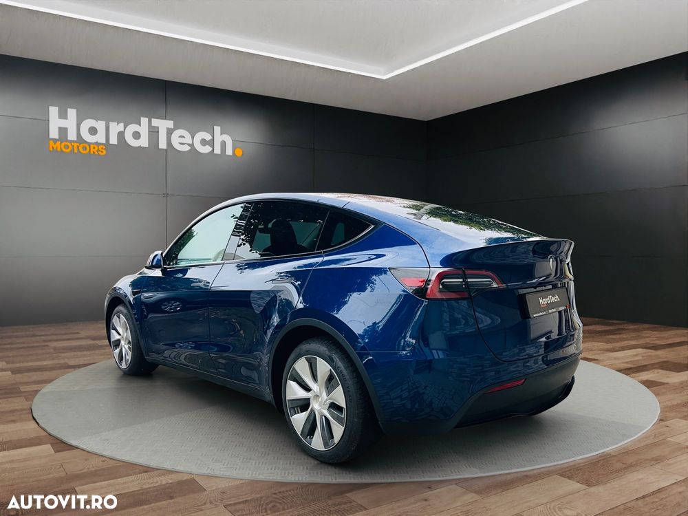 Tesla Model Y - 7