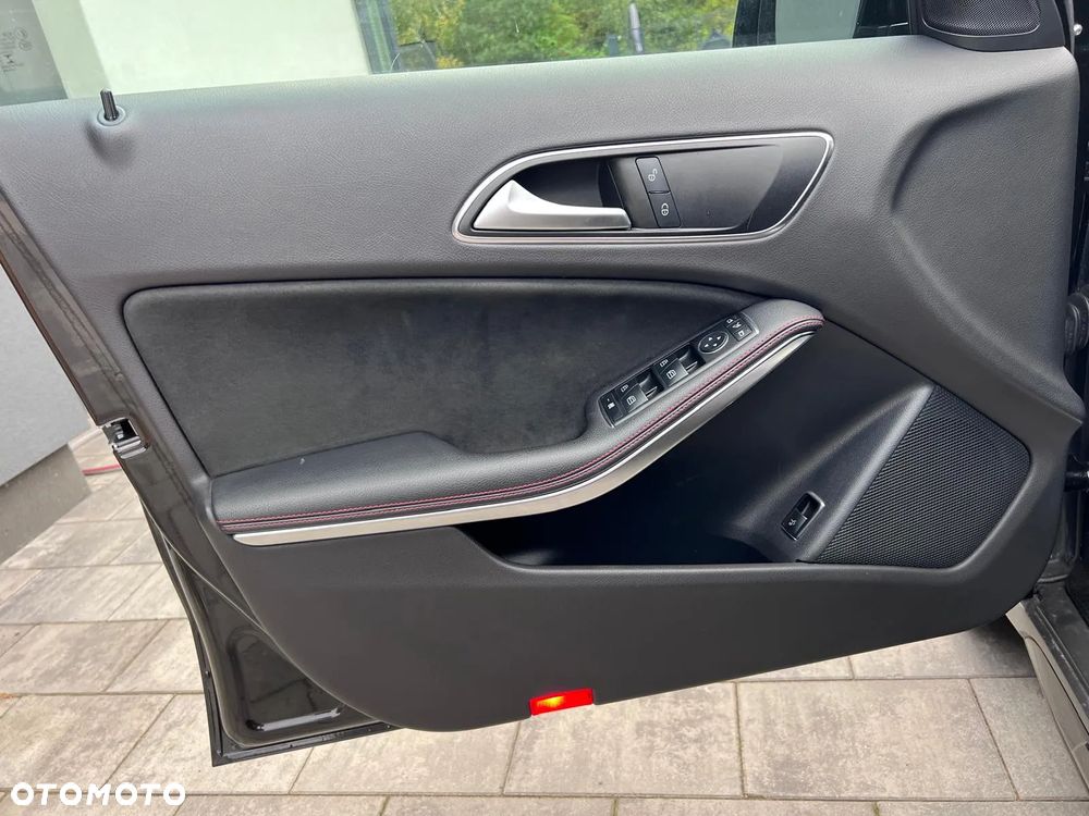 Mercedes-Benz GLA 250 4-Matic AMG Line - 9