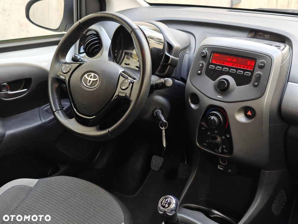 Toyota Aygo x-play - 14