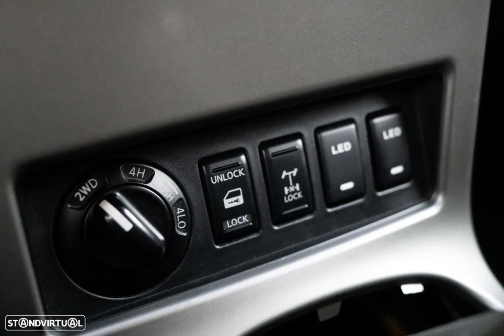 Nissan Navara 2.5 dCi CD Pilot Hi-Tech - 13