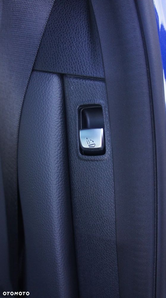 Mercedes-Benz Klasa C 200 9G-TRONIC AMG Line - 33