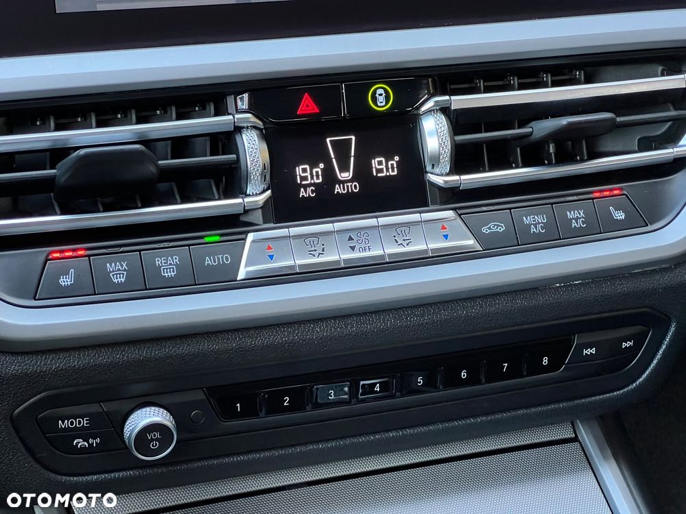 BMW Seria 3 320d xDrive - 31