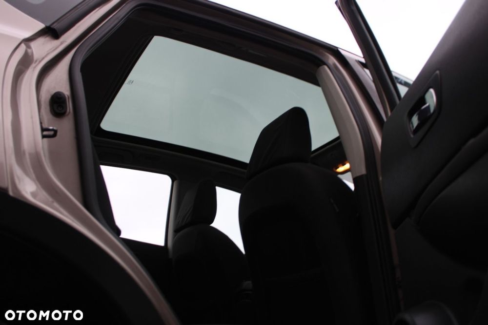 Nissan Qashqai 2.0 dCi 4 x 4 DPF tekna - 36