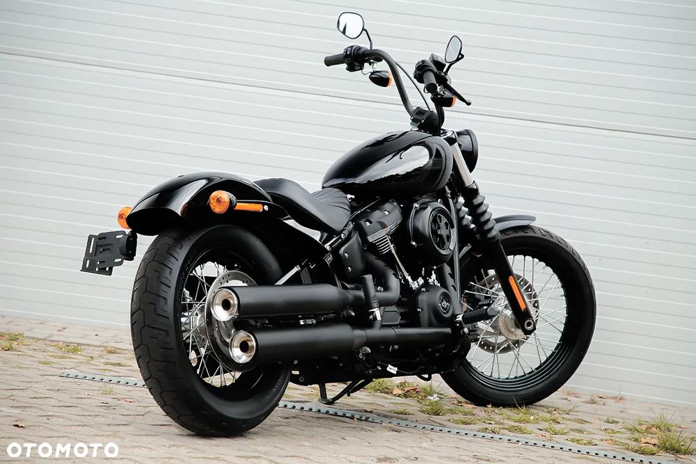 Harley-Davidson Softail Street Bob - 13