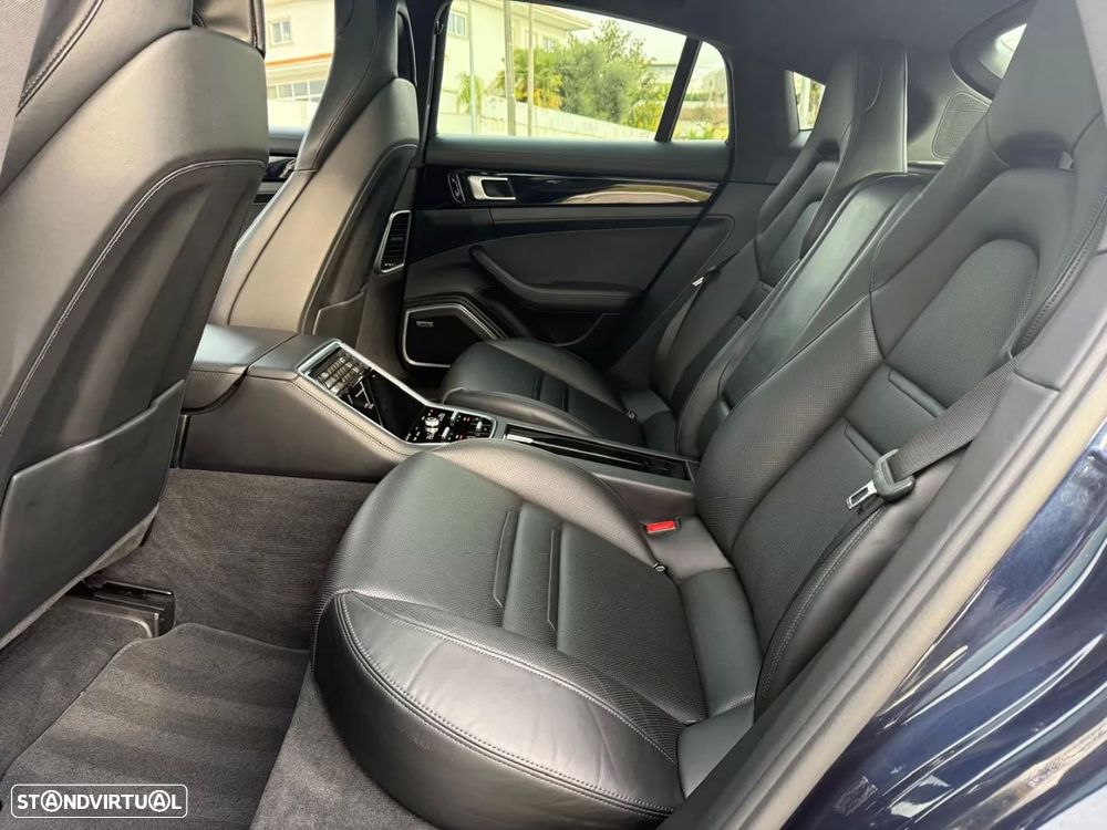 Porsche Panamera 4 E-Hybrid - 28