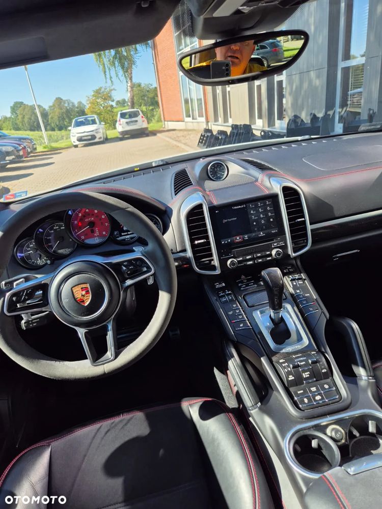 Porsche Cayenne GTS - 17