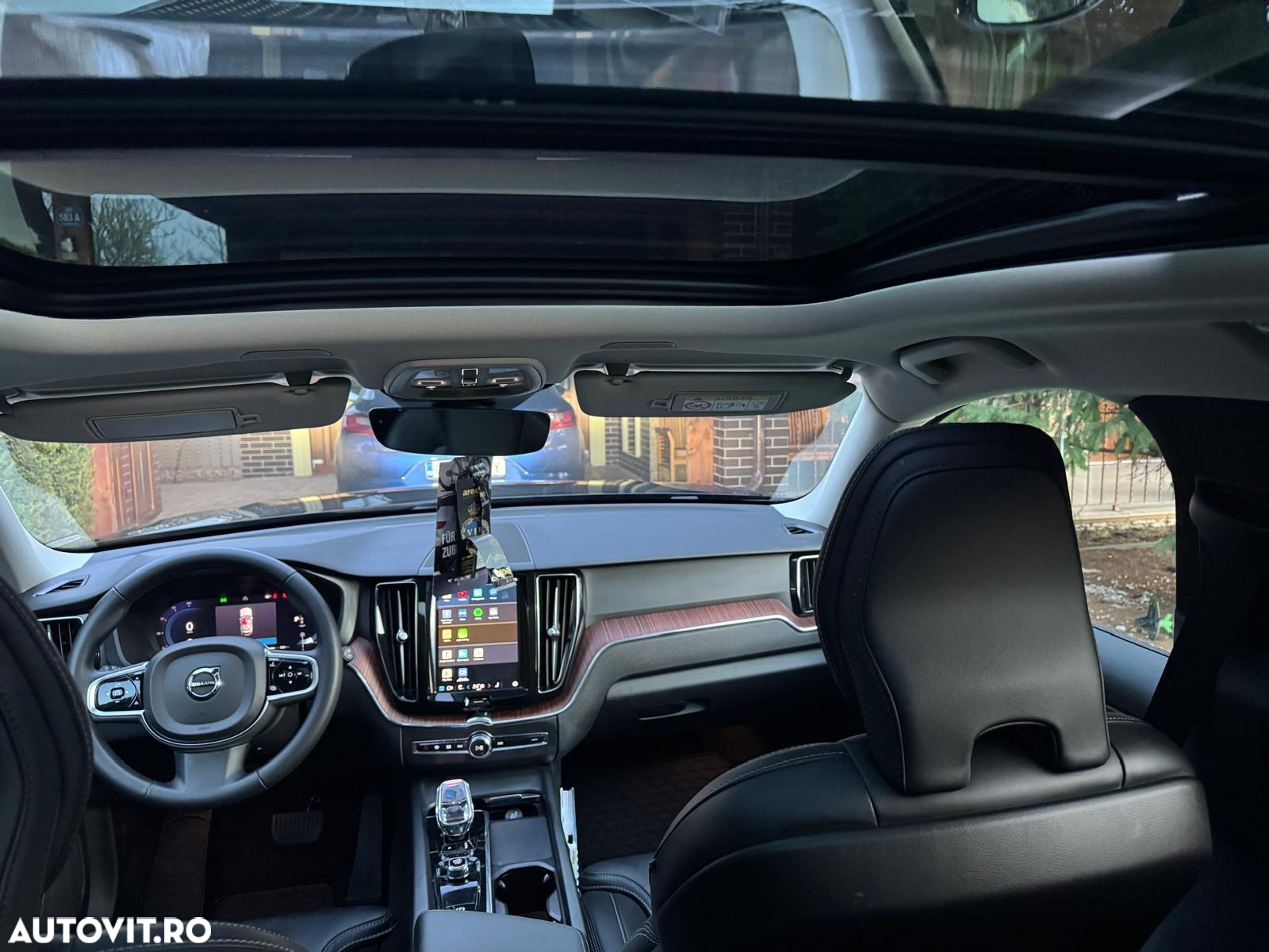Volvo XC 60 B4 MHEV AT8 FWD R-Design - 9
