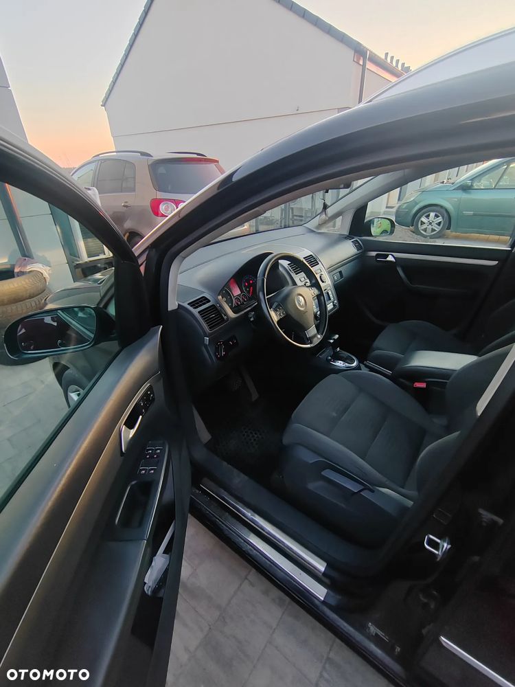 Volkswagen Touran 2.0 TDI DSG United - 15