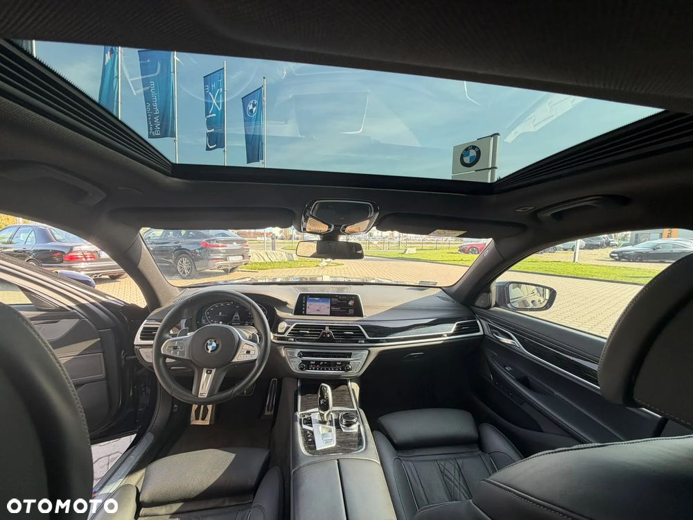 BMW Seria 7 750i xDrive sport - 12