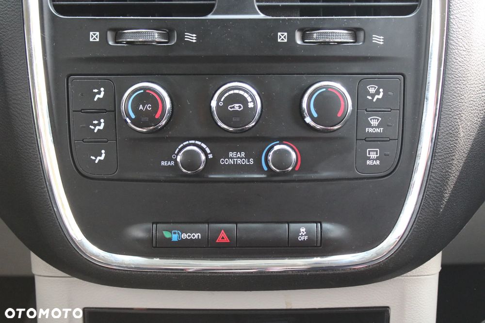Dodge Grand Caravan - 29