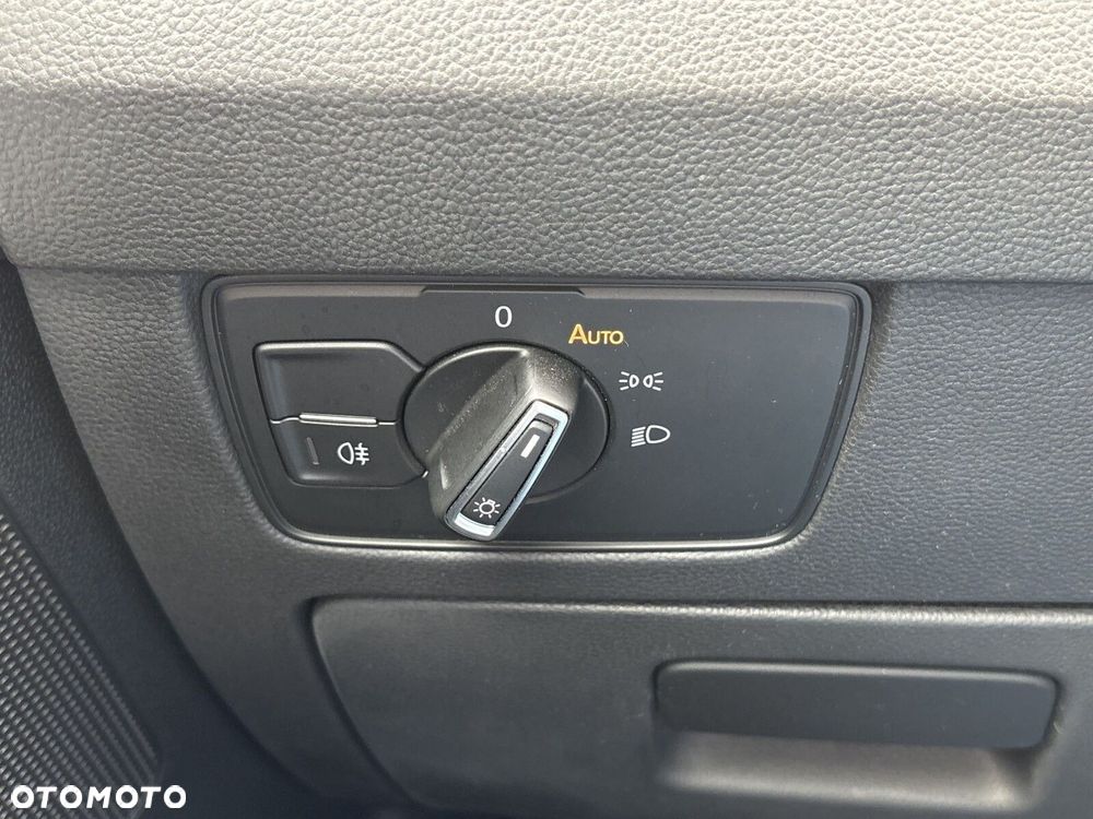 Volkswagen Passat - 32
