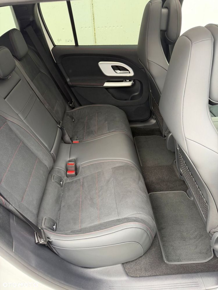 Mercedes-Benz GLB - 23