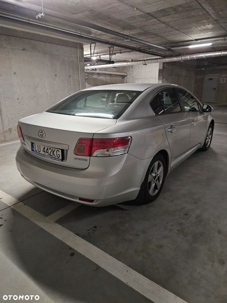 Toyota Avensis 1.8 Comfort - 13