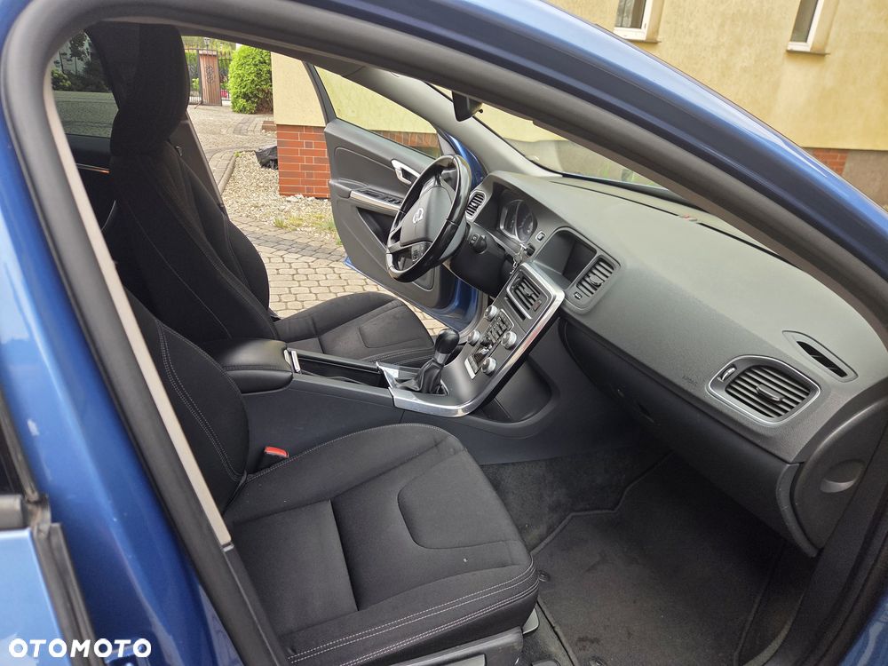 Volvo V60 D2 Momentum - 11