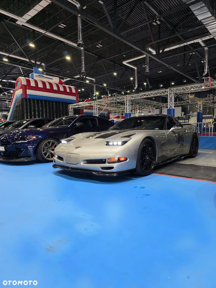 Chevrolet Corvette - 20