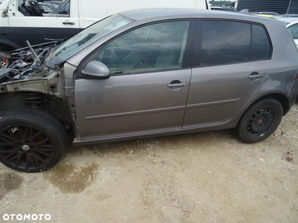 VW Golf 5 2006 na części zderzak maska drzwi klapa błotnik - 2