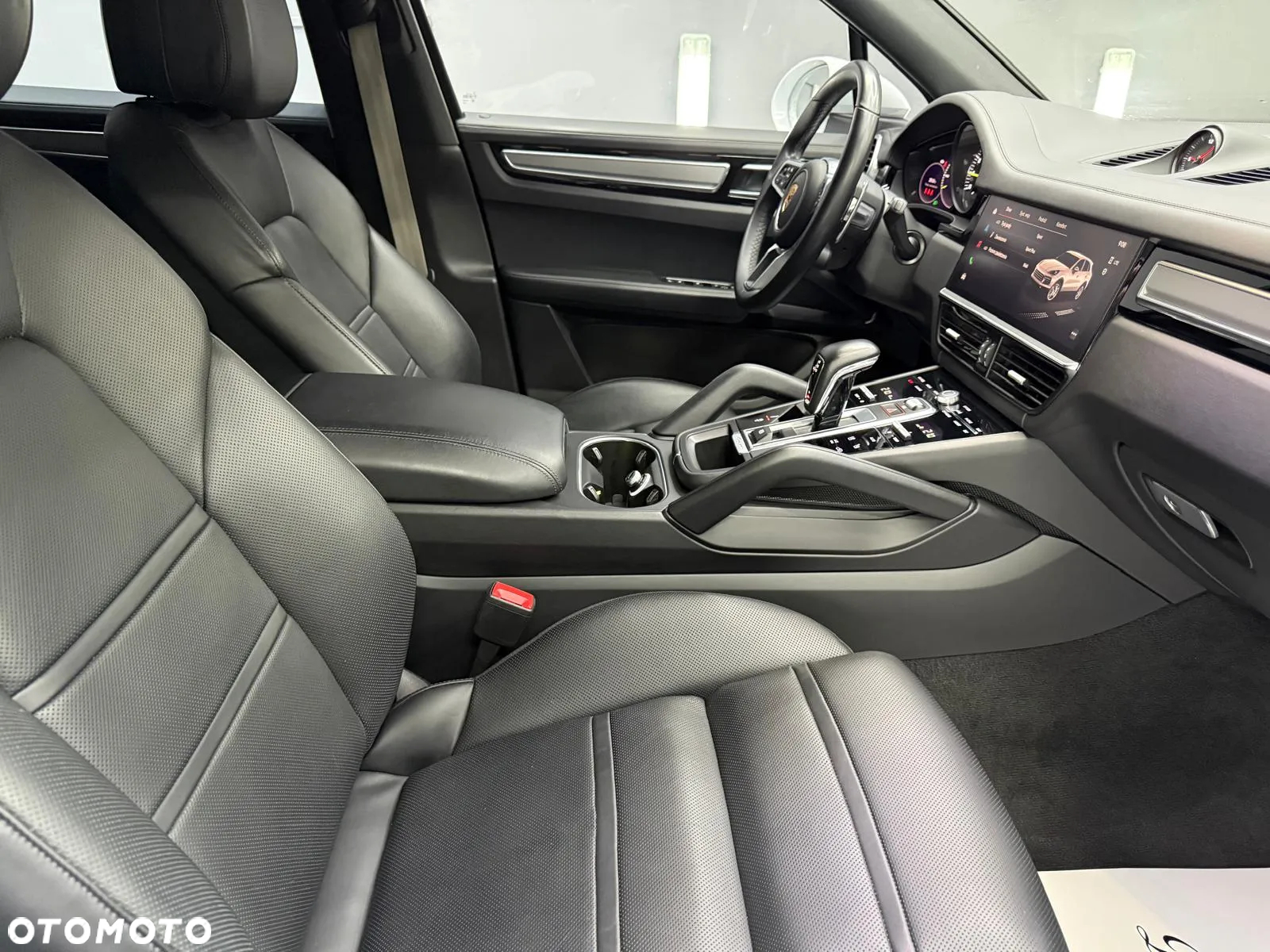 Porsche Cayenne E-Hybrid Platinum Edition - 36