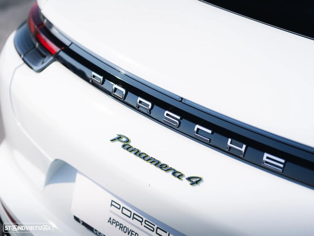 Porsche Panamera 4 E-Hybrid - 33