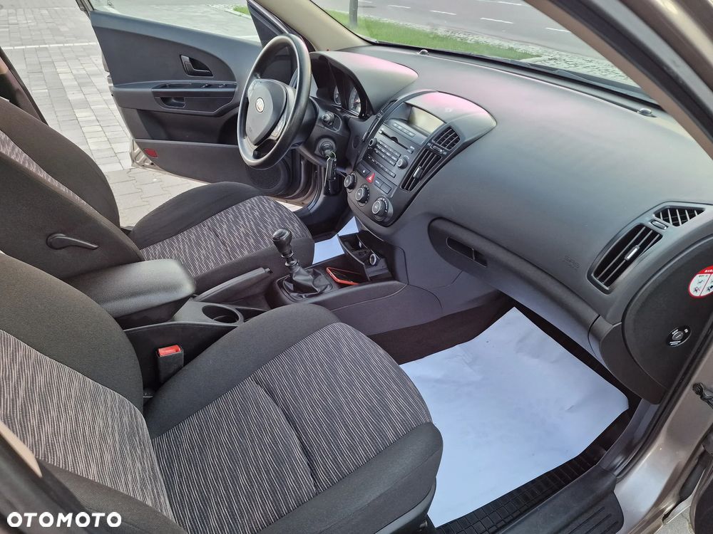 Kia Ceed - 4