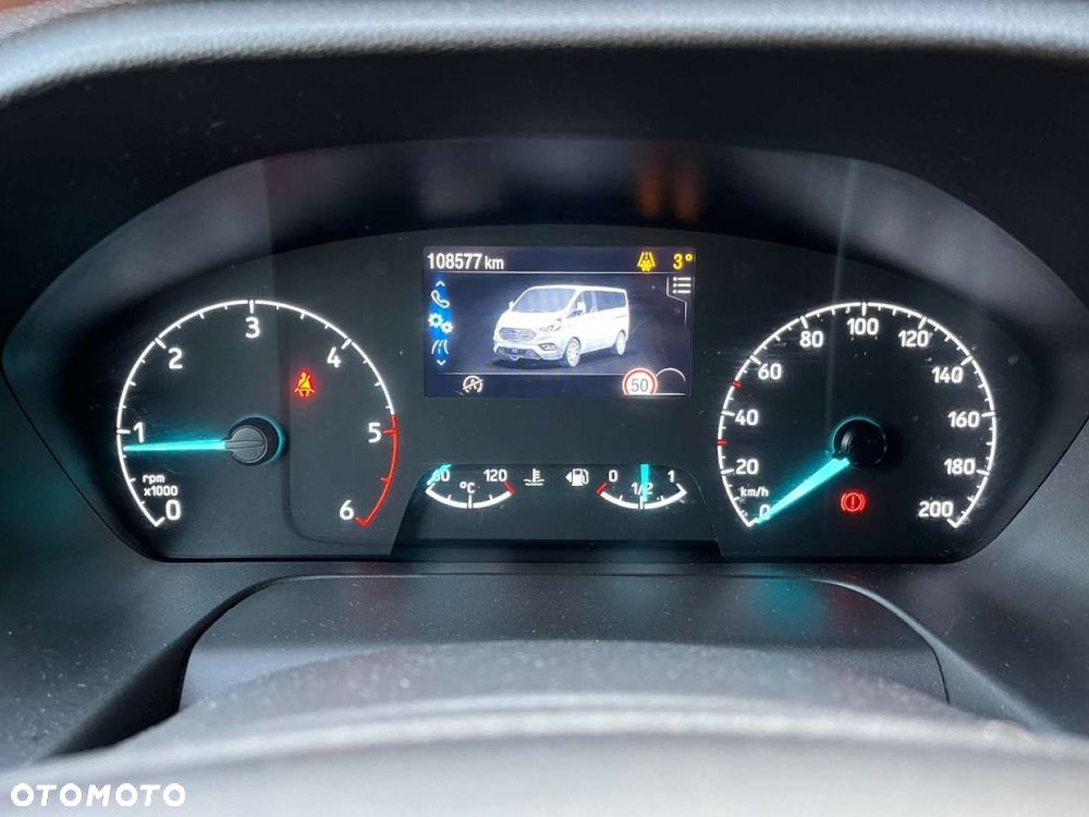 Ford Tourneo Custom - 9