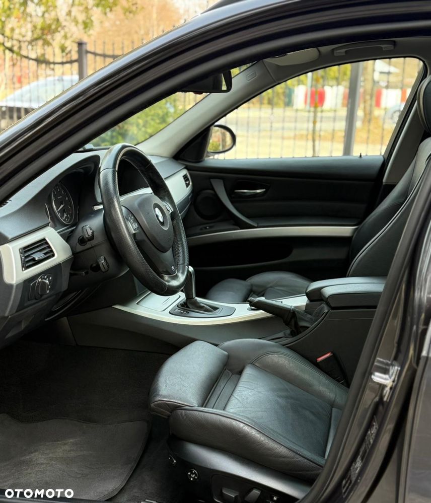 BMW Seria 3 330xi - 14