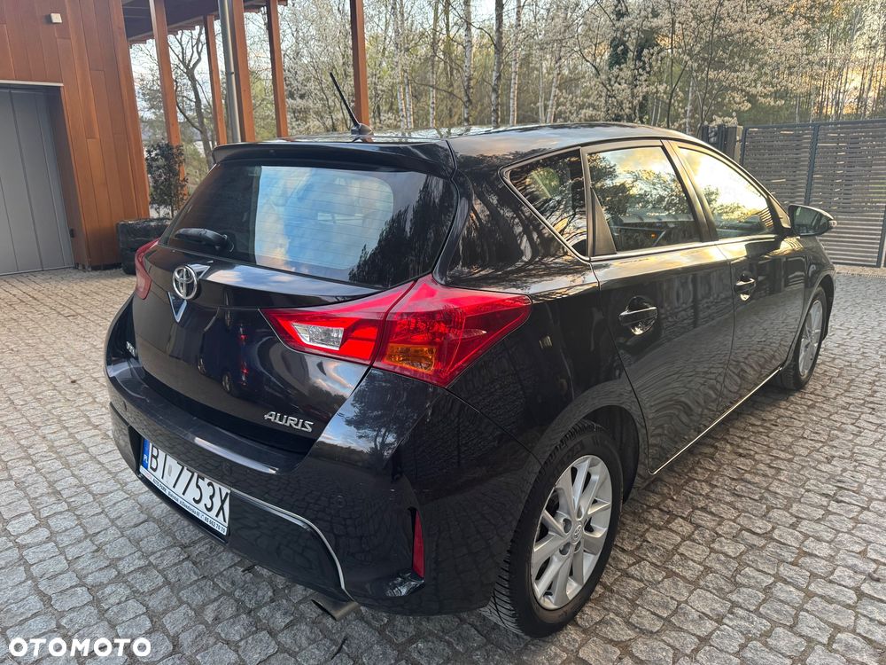 Toyota Auris 1.6 Premium + - 14