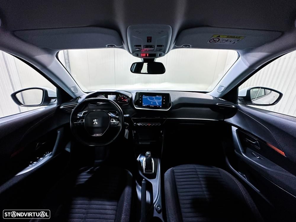 Peugeot 2008 1.2 PureTech Allure EAT8 - 10