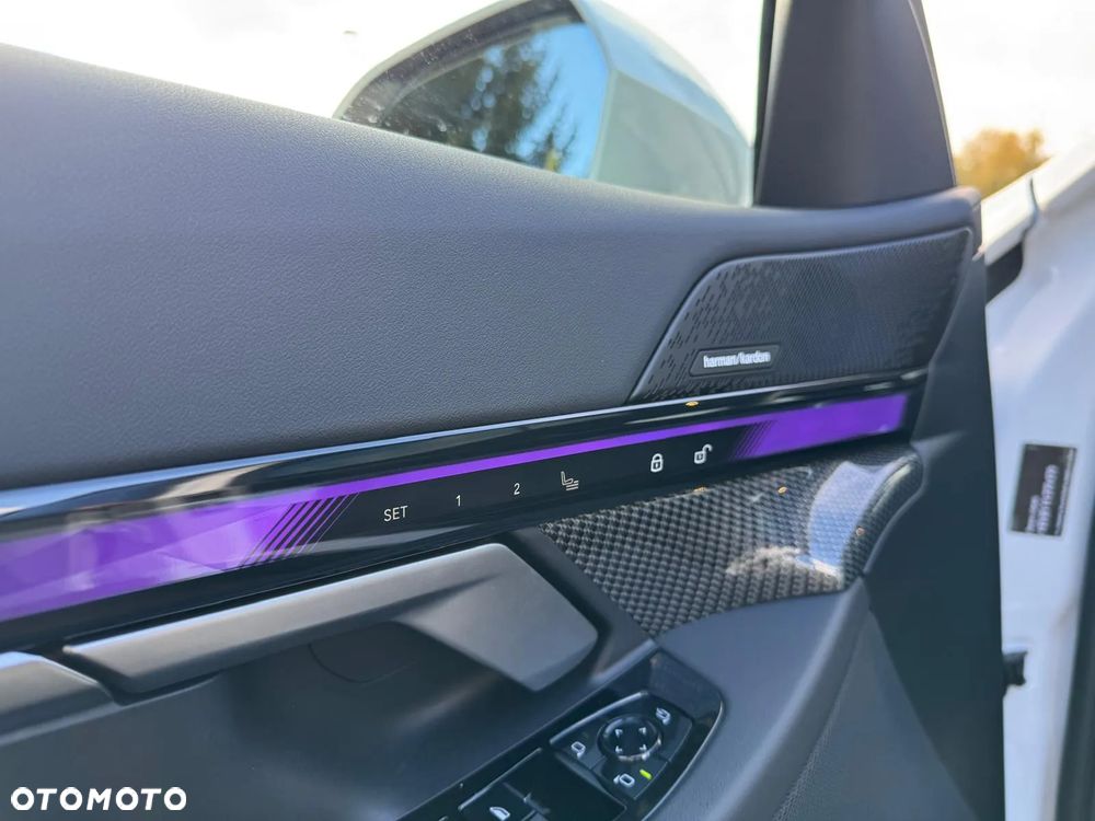 BMW Seria 5 520d xDrive Touring - 25