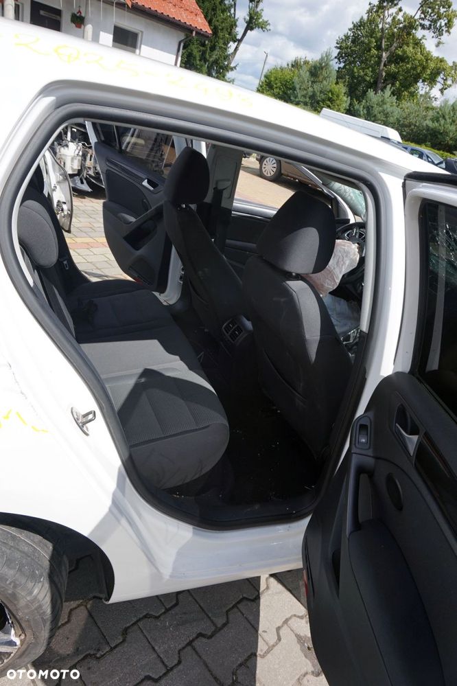 VOLKSWAGEN GOLF VI 5D HB 2011 LB9A 1.6 TDI CAYC 105KM LUB BIAŁY na części - 17