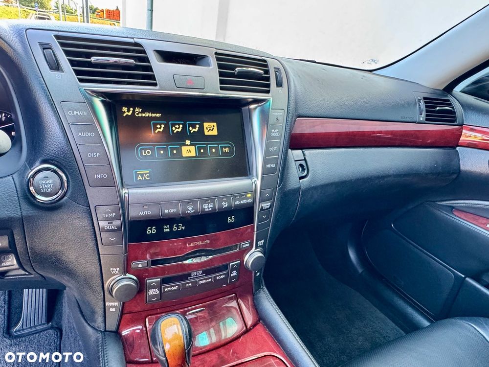 Lexus LS - 30