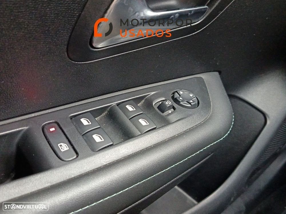 Peugeot 208 1.2 PureTech Allure EAT8 - 18