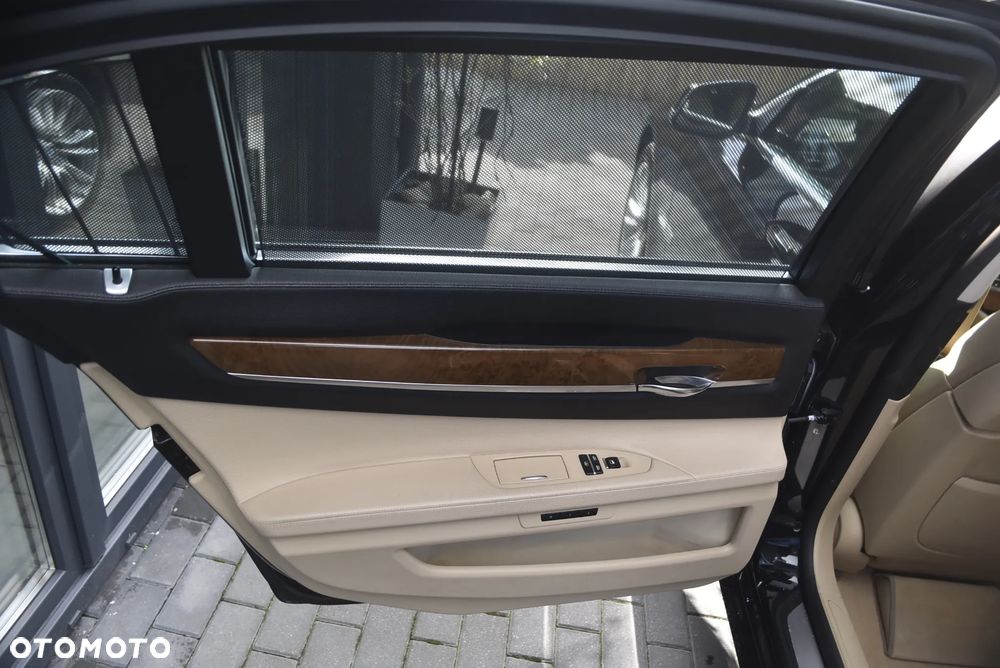 BMW Seria 7 730d L - 23