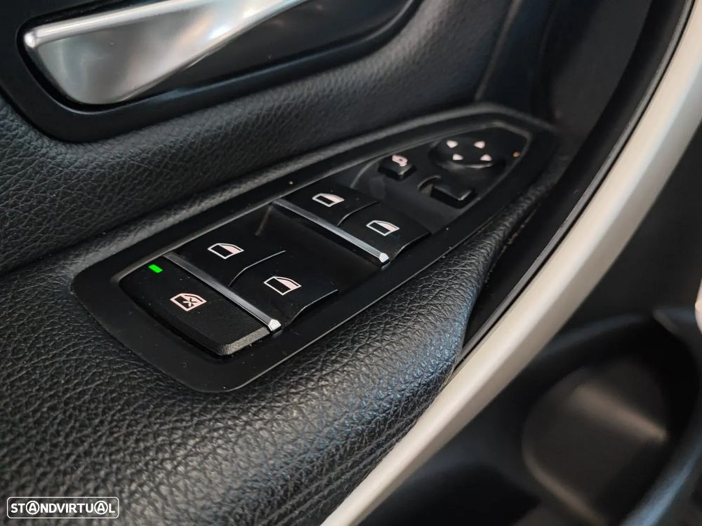 BMW 320 d Auto Pack M - 22