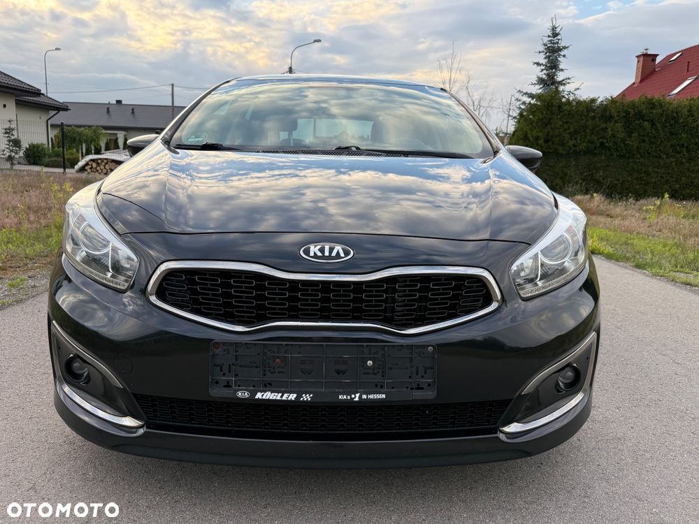 Kia Ceed 1.6 CRDi 136 ISG UEFA EURO 2016 - 9