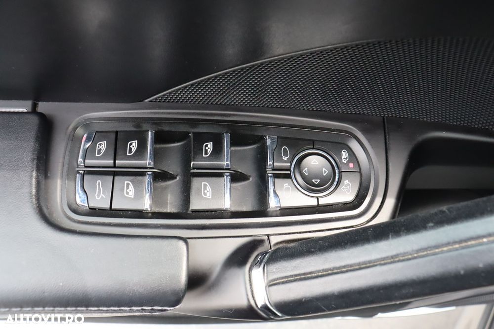 Porsche Cayenne 4.2 L S - 10