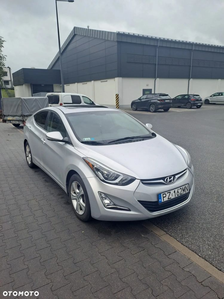 Hyundai Elantra - 4