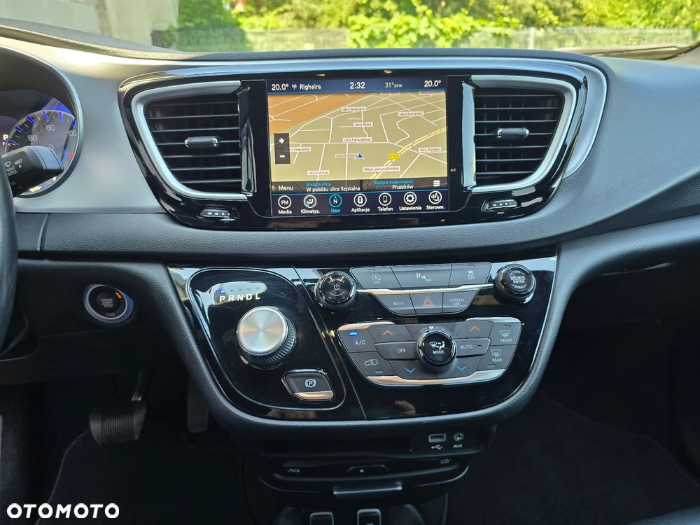 Chrysler Pacifica - 23