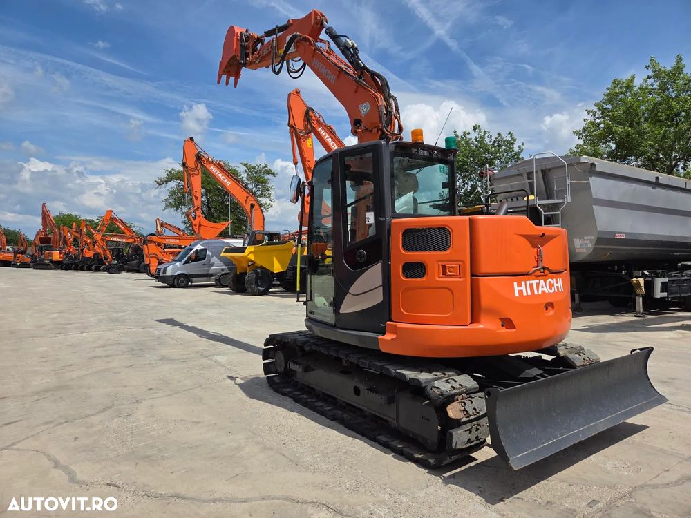 Hitachi ZX85-6, 2022, 2.491h, Masa operationala 8,6t, cupla rapida HIDRAULICA+3 CUPE NOI, senile paduri cauciuc, inst picon si inst rotire pe brate, ad sapare 5m, ridica 3,8t, aer cond, LAMA, STARE FOARTE BUNA, posibil leasing 4 ani-PROMOTIE 62.900 EUR+Tva - 35