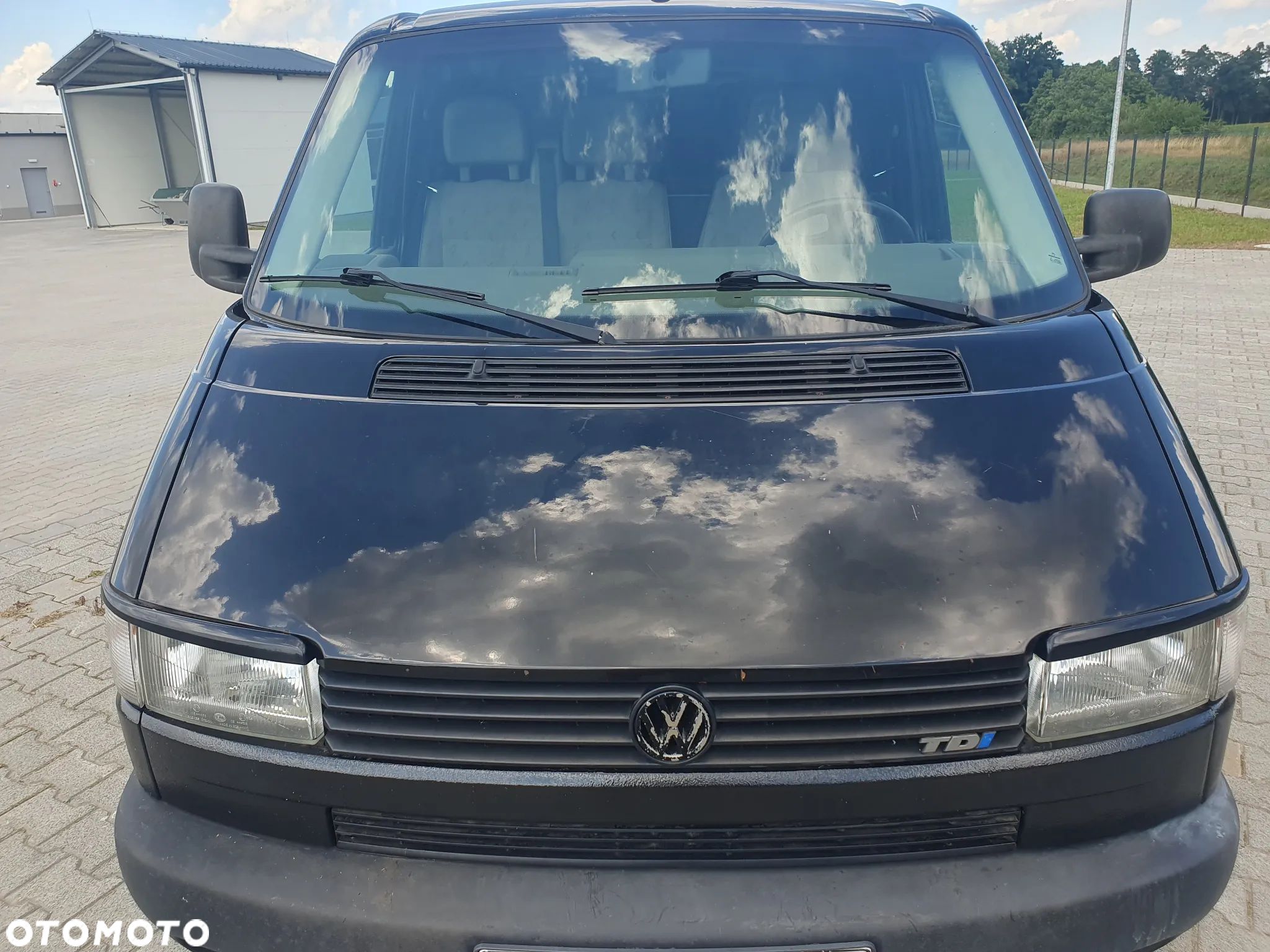 Volkswagen Transporter - 1