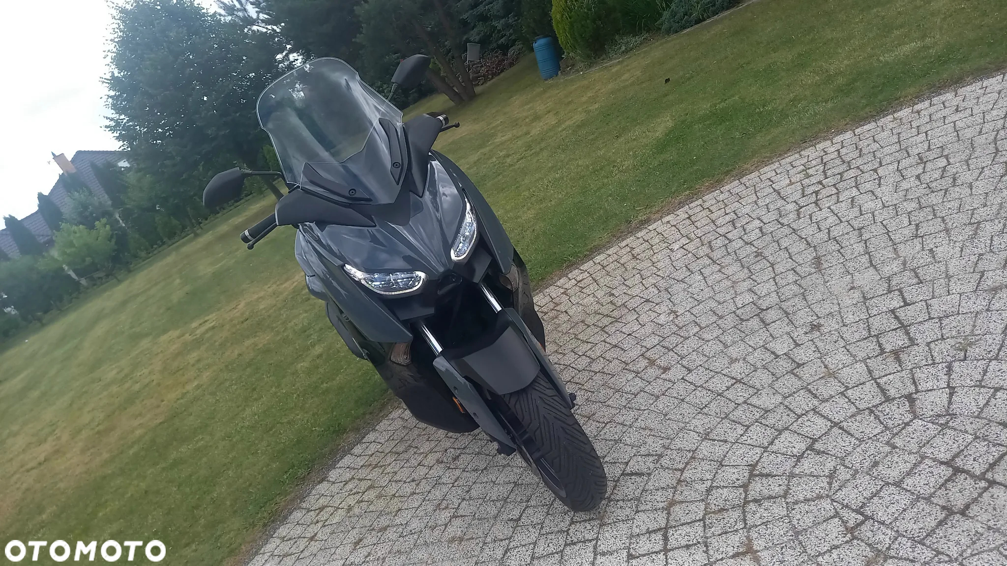 Yamaha X-max - 10