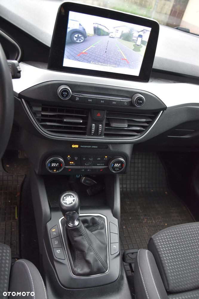 Ford Focus 1.5 EcoBlue Start-Stopp-System TITANIUM - 14