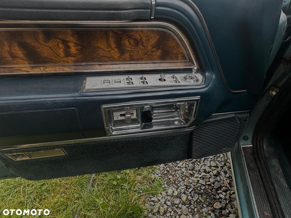 Lincoln Town Car - 7