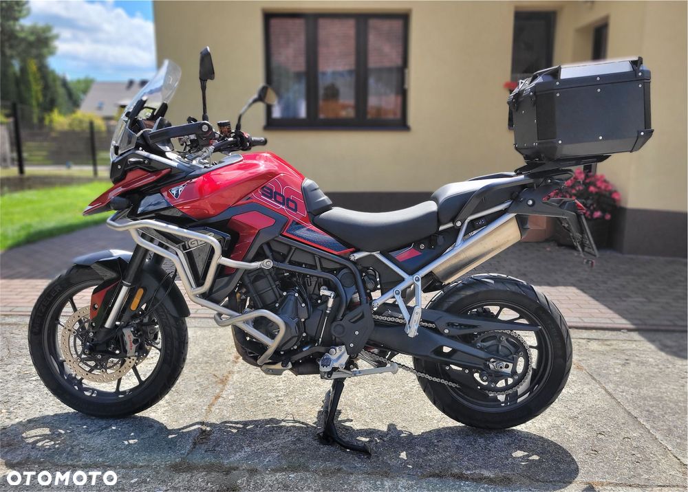 Triumph Adventurer - 2