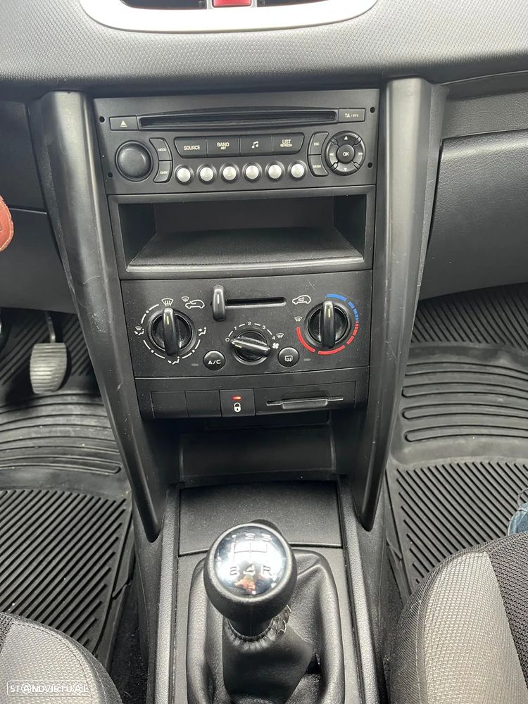 Peugeot 207 1.4 16V Premium - 16