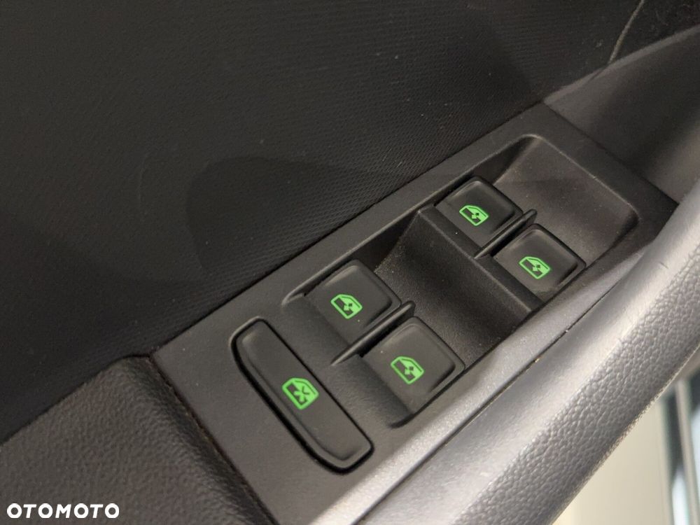 Skoda RAPID 1.0 TSI Ambition - 11